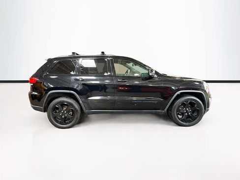 Used 2019 Jeep Grand Cherokee Laredo AWD/4WD image 5