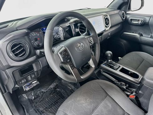 Used 2019 Toyota Tacoma TRD Off-Road RWD image 9