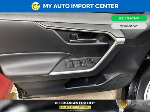 Used 2025 Toyota RAV4 LE AWD/4WD image 10