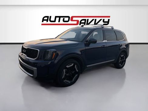 Used 2023 Kia Telluride EX w/ EX Captain's Chair Package image 3