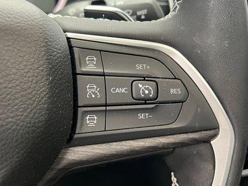 Used 2023 Jeep Grand Cherokee Limited image 18