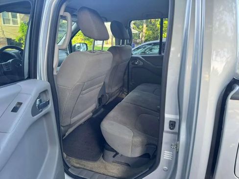 Used 2017 Nissan Frontier SV AWD/4WD image 7
