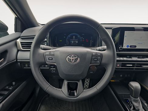 Used 2025 Toyota Camry SE FWD image 11