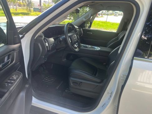 Used 2025 Nissan Armada SV AWD/4WD image 4