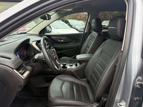 Used 2023 GMC Terrain Denali image 2