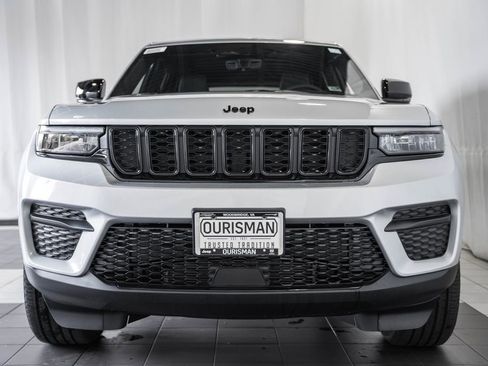 New 2025 Jeep Grand Cherokee Altitude image 2