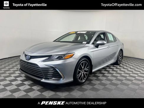 Used 2024 Toyota Camry XLE w/ Navigation Package FWD image 1