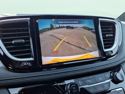 Used 2025 Chrysler Pacifica Limited FWD image 26