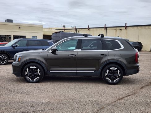 Used 2025 Kia Telluride S AWD/4WD image 2