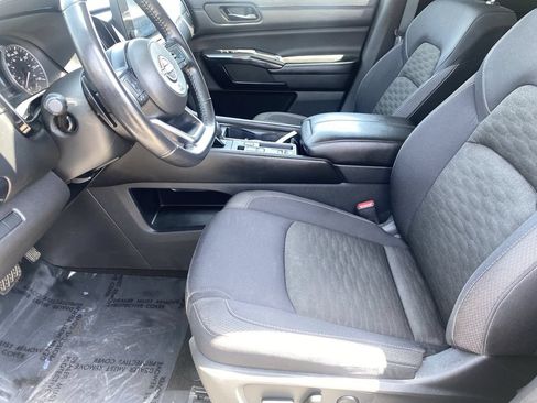 Certified 2024 Nissan Pathfinder SV FWD image 30