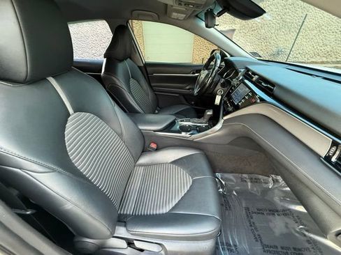 Used 2020 Toyota Camry SE image 30