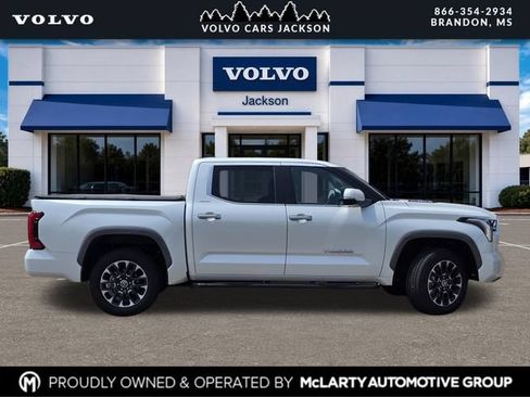 Used 2024 Toyota Tundra Limited w/ Power Package AWD/4WD image 10