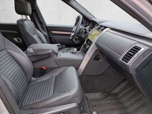 Used 2024 Land Rover Discovery Dynamic SE image 24