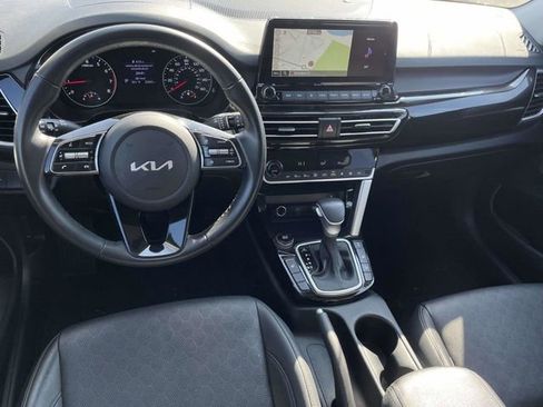 Used 2023 Kia Seltos EX image 11