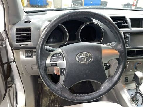 Used 2013 Toyota Highlander SE AWD/4WD image 10