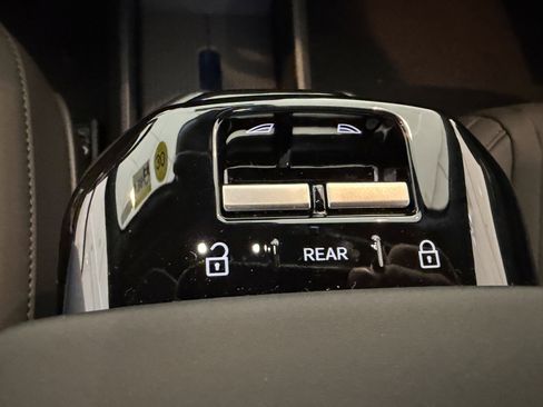 New 2026 Volvo EX30 Cross Country Ultra image 17