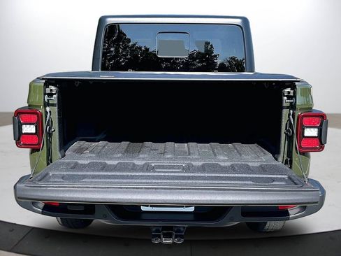 Used 2022 Jeep Gladiator Overland w/ Popular Equipment Package AWD/4WD image 25