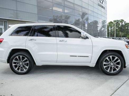 Used 2017 Jeep Grand Cherokee Overland image 27