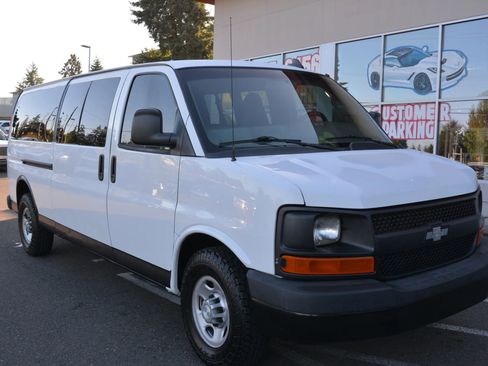 Used 2017 Chevrolet Express 3500 LS image 1
