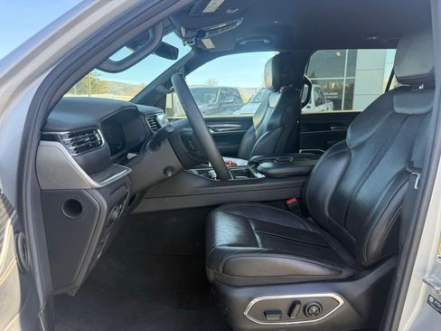 Used 2022 Jeep Wagoneer Series III image 12