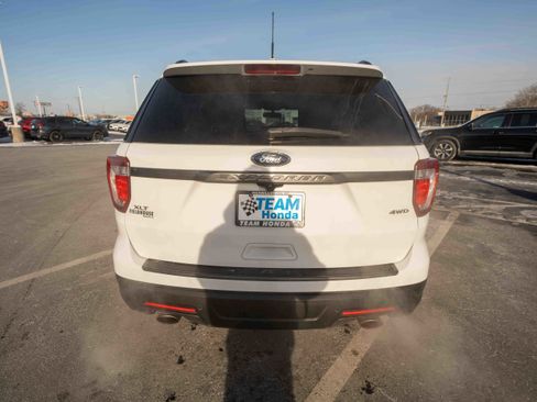 Used 2018 Ford Explorer XLT w/ Equipment Group 202A image 5