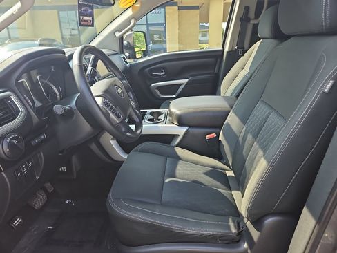 Used 2017 Nissan Titan SV AWD/4WD image 10