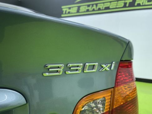 Used 2004 BMW 330xi Sedan image 13