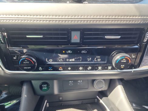 New 2026 Nissan Rogue Platinum w/ Platinum Premium Package image 17