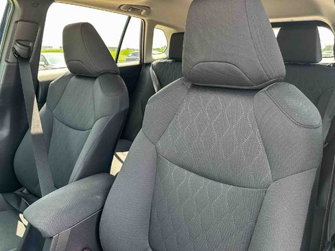 Used 2025 Toyota Corolla Cross LE w/ Moonroof Package FWD image 14