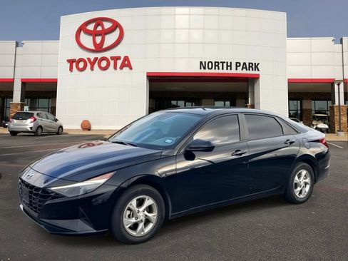 Used 2023 Hyundai Elantra SE FWD image 1