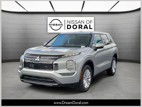 Used 2026 Mitsubishi Outlander ES FWD image 1