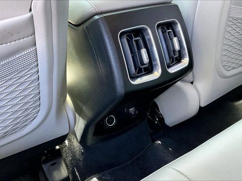 Used 2023 Kia Sorento S image 34