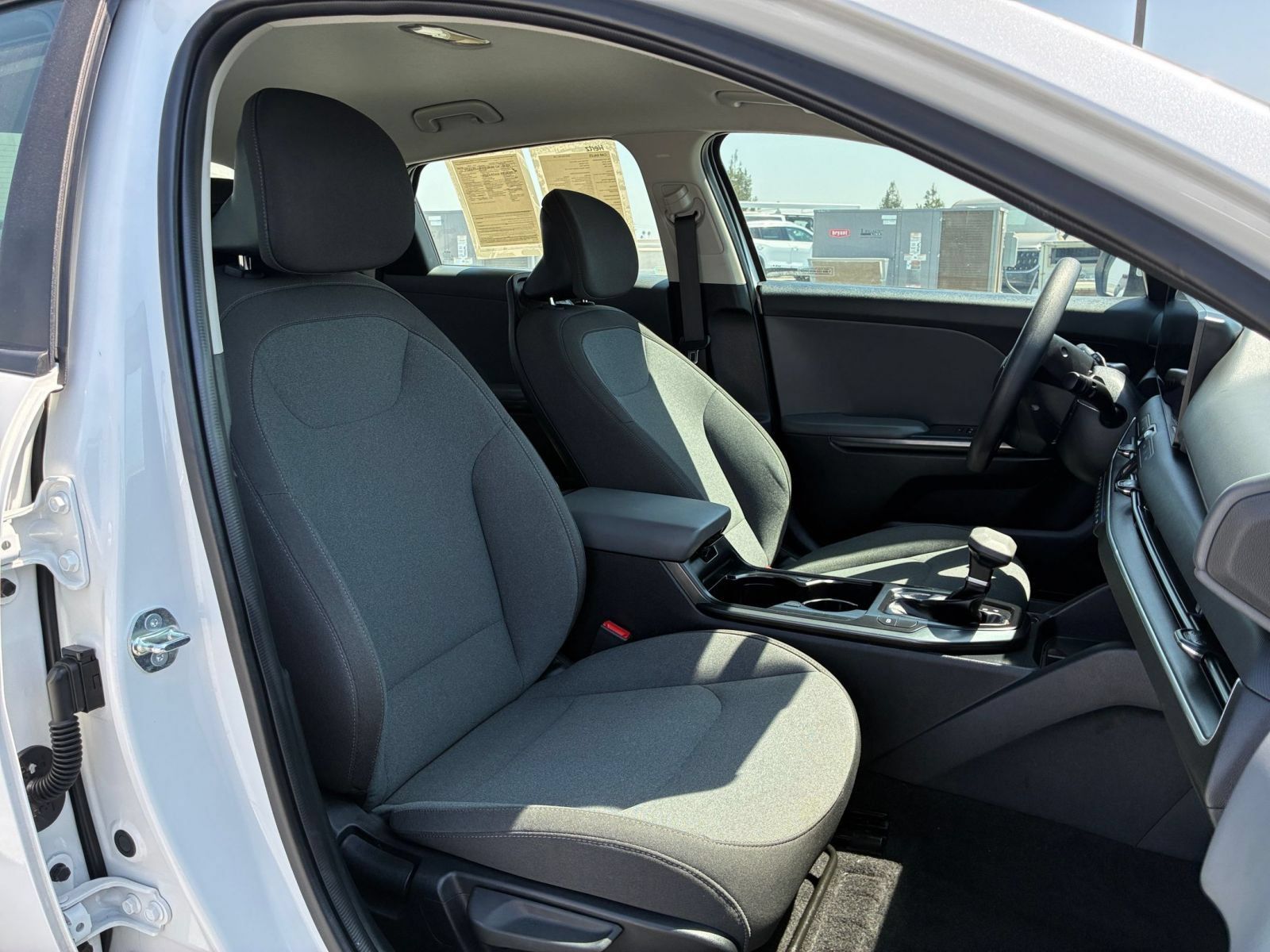 Used 2025 Kia K4 FWD image 35