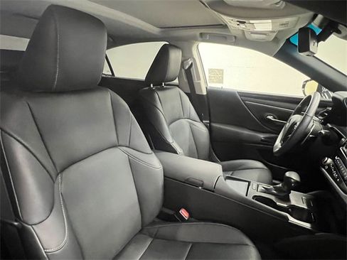 Certified 2025 Lexus ES 350 w/ Accessory Package (Z2) image 11