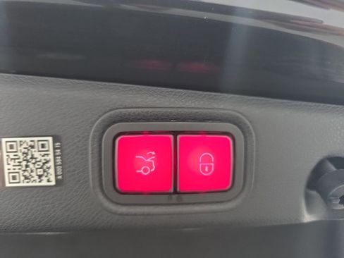 Used 2023 Mercedes-Benz E 350 4MATIC Sedan image 17