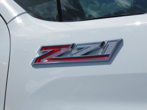 Used 2025 Chevrolet Silverado 2500 LTZ w/ LTZ Convenience Package image 10