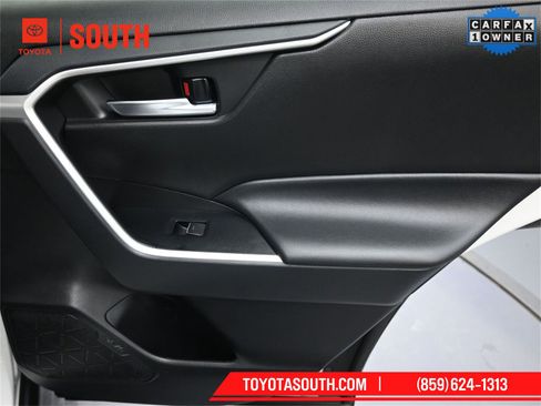 Used 2022 Toyota RAV4 XLE Premium image 27