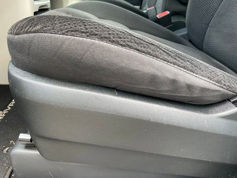 Used 2018 Dodge Grand Caravan SE w/ UConnect Hands-Free Group FWD image 12