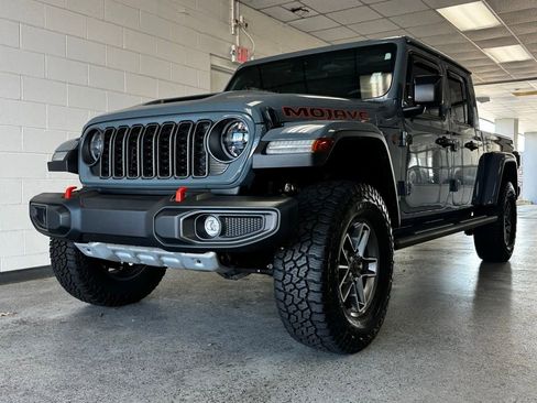 Certified 2025 Jeep Gladiator Mojave w/ Convenience Group AWD/4WD image 22