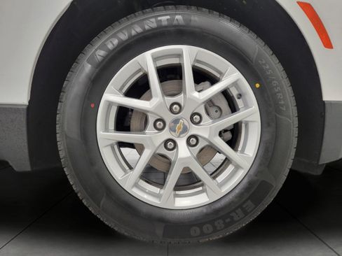 Used 2024 Chevrolet Equinox LT AWD/4WD image 3