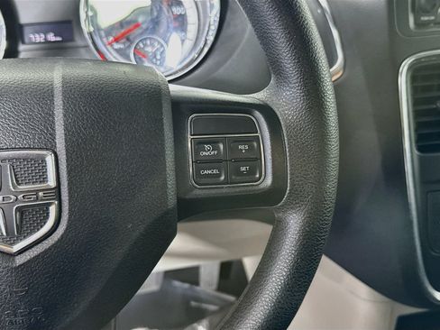 Used 2019 Dodge Grand Caravan SE FWD image 15