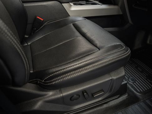 Used 2022 Ford F250 Lariat w/ Black Appearance Pkg image 46