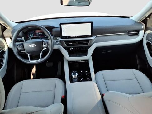 Used 2025 Ford Explorer Platinum w/ Ultimate Package RWD image 33