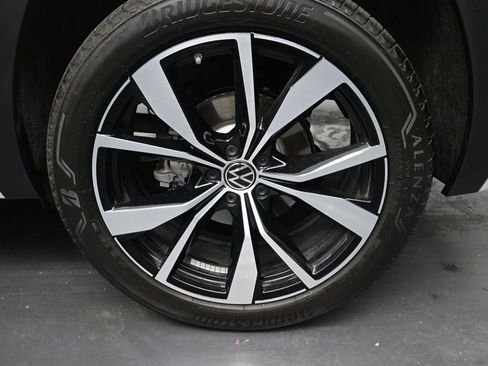 Used 2025 Volkswagen Atlas Cross Sport SEL Premium R-Line image 10