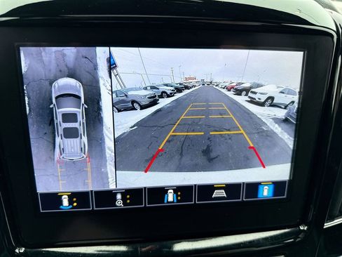 Used 2023 Chevrolet Traverse RS image 17