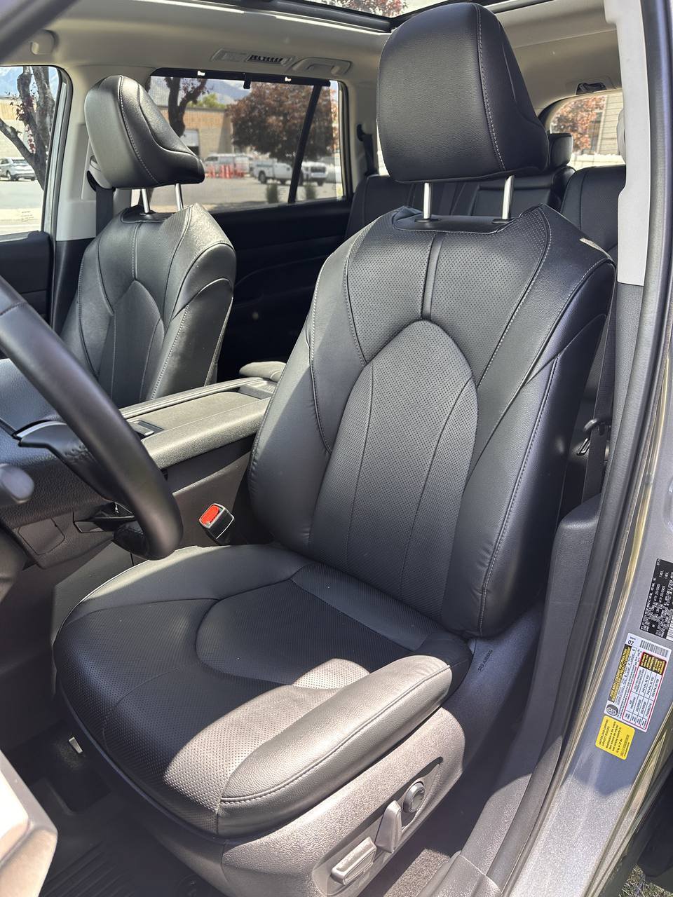 Used 2025 Toyota Grand Highlander AWD Hybrid w/ Blackout Package (GST) image 18