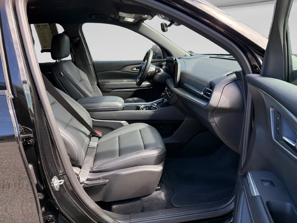 Used 2026 Chevrolet Traverse LT w/ Driver Confidence Package FWD image 17
