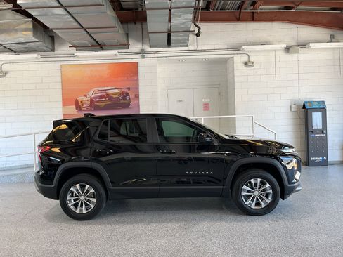 New 2026 Chevrolet Equinox LT FWD image 11