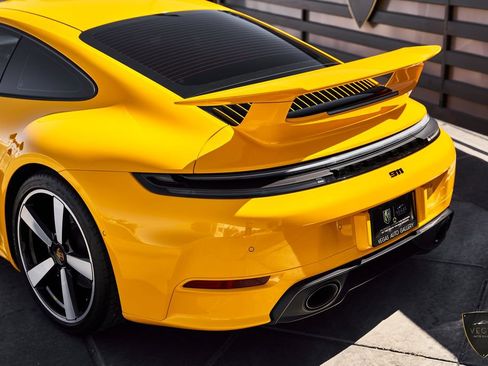 Used 2025 Porsche 911 Carrera RWD image 11