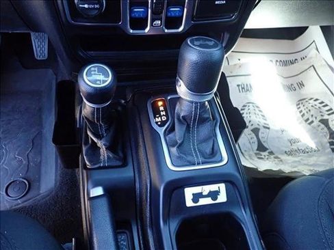 Used 2021 Jeep Wrangler Unlimited Sahara AWD/4WD image 19